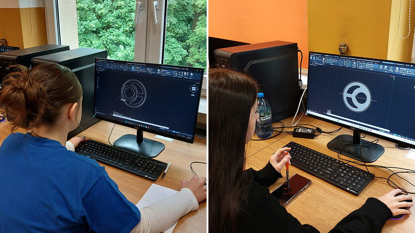 Uczniowie rysujący złożone kształty 3D w AutoCad