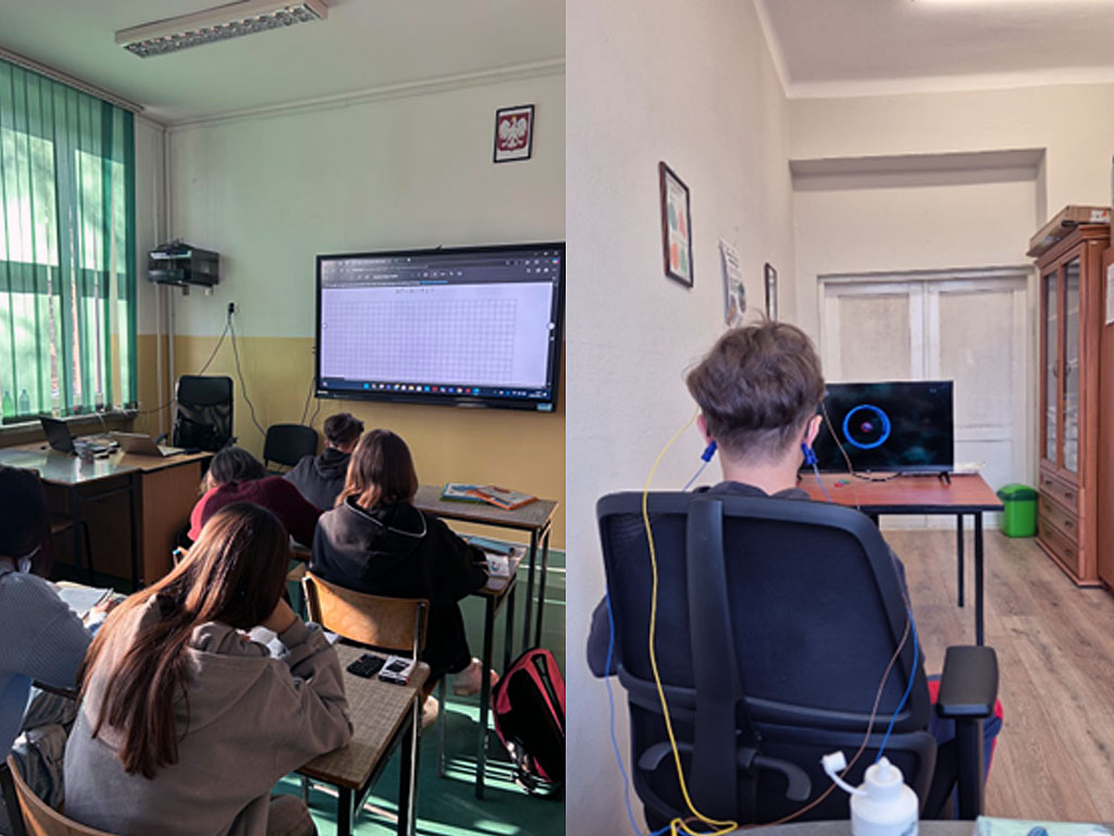 Na pierwszym zdjęciu, po lewej stronie, widać grupę uczniów siedzących w klasie przy ławkach. Patrzą na duży monitor wiszący na ścianie, na którym wyświetlony jest materiał do nauki – widoczna jest siatka do rysowania wykresów. W klasie jest jasno, przez okno wpada światło, a po lewej stronie stoi biurko nauczyciela z laptopem. Na drugim zdjęciu, po prawej stronie, widać ucznia siedzącego na krześle tyłem do obiektywu. Na głowie ma założone elektrody podłączone do urządzenia do biofeedbacku. Przed nim stoi stół, na którym znajduje się monitor wyświetlający kolorowy wykres kołowy. Pokój jest jasny, a w tle widać szafę i drzwi.