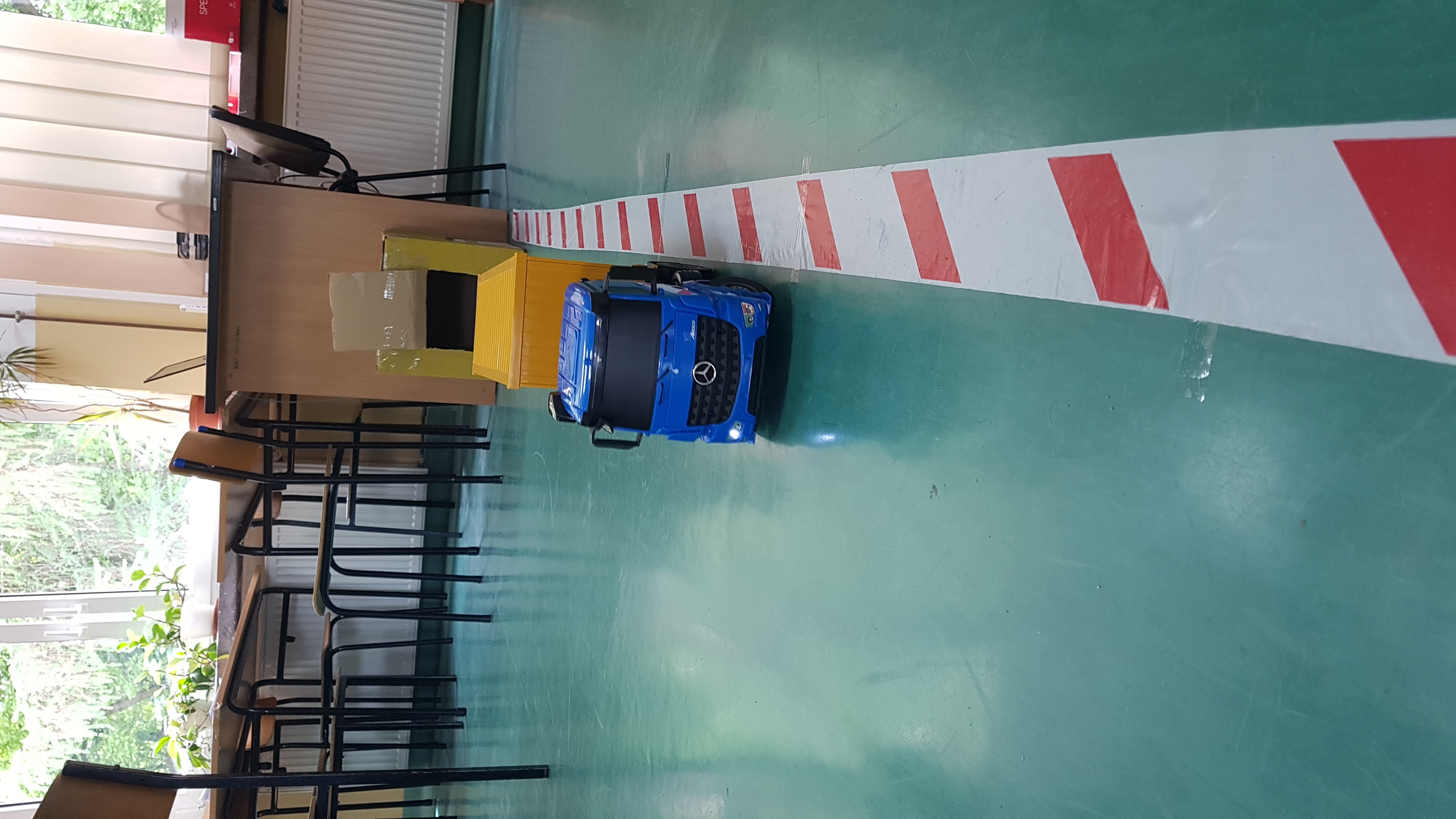 Auto w procesie transportowo-magazynowym