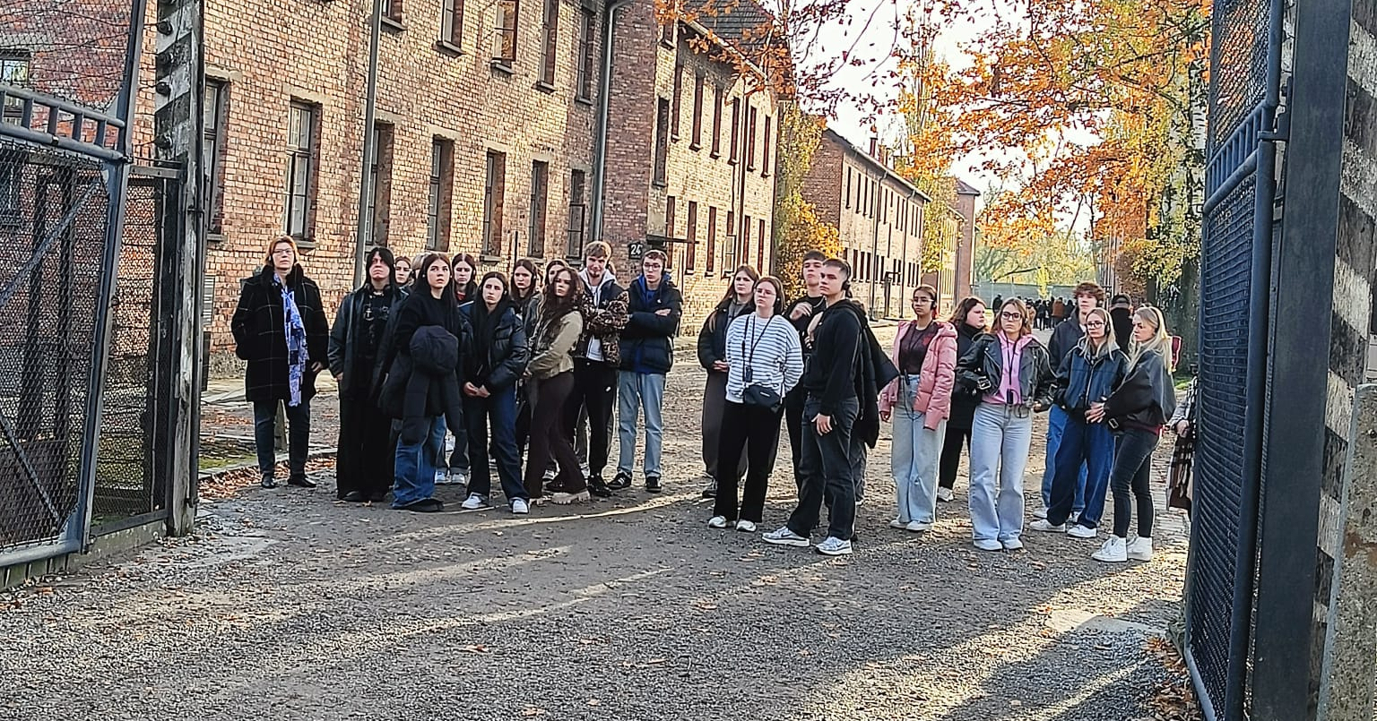 Młodzież ZSLiT w Miejscu Pamięci i Muzeum Auschwitz-Birkenau