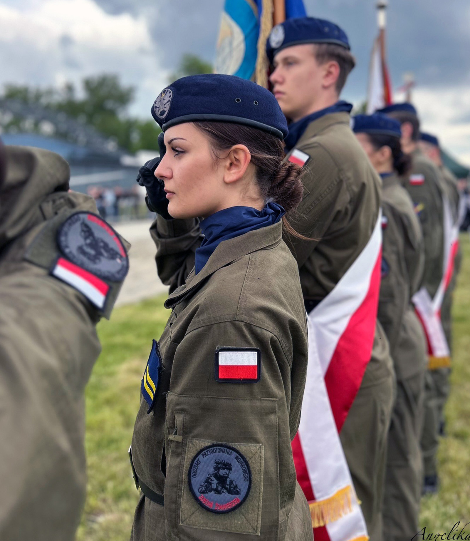 Salutujący uczestnicy