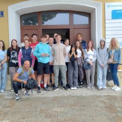 461653649 1039176594672666