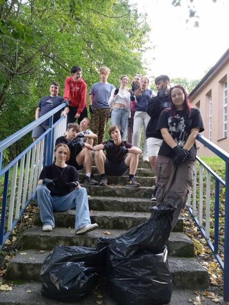 462091594 1042162121040780