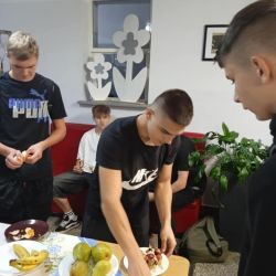 463853986 1056336376290021